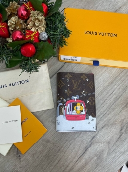 Обложка на паспорт  Louis Vuitton Артикул BMS-50644. Вид 1