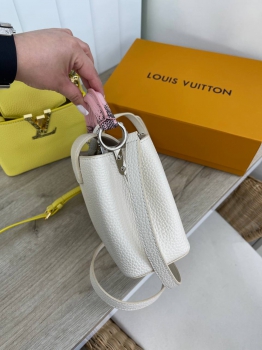 Сумка женская CAPUCINES Louis Vuitton Артикул BMS-94436. Вид 4