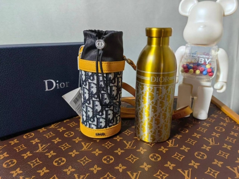 Фляга-бутылка Christian Dior Артикул BMS-113054. Вид 1