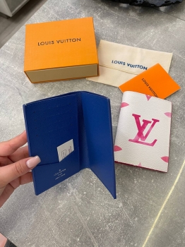 Обложка на паспорт Louis Vuitton Артикул BMS-128860. Вид 3