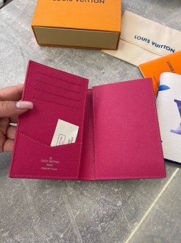 Обложка на паспорт Louis Vuitton Артикул BMS-128859. Вид 3