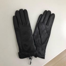 Кожаные перчатки