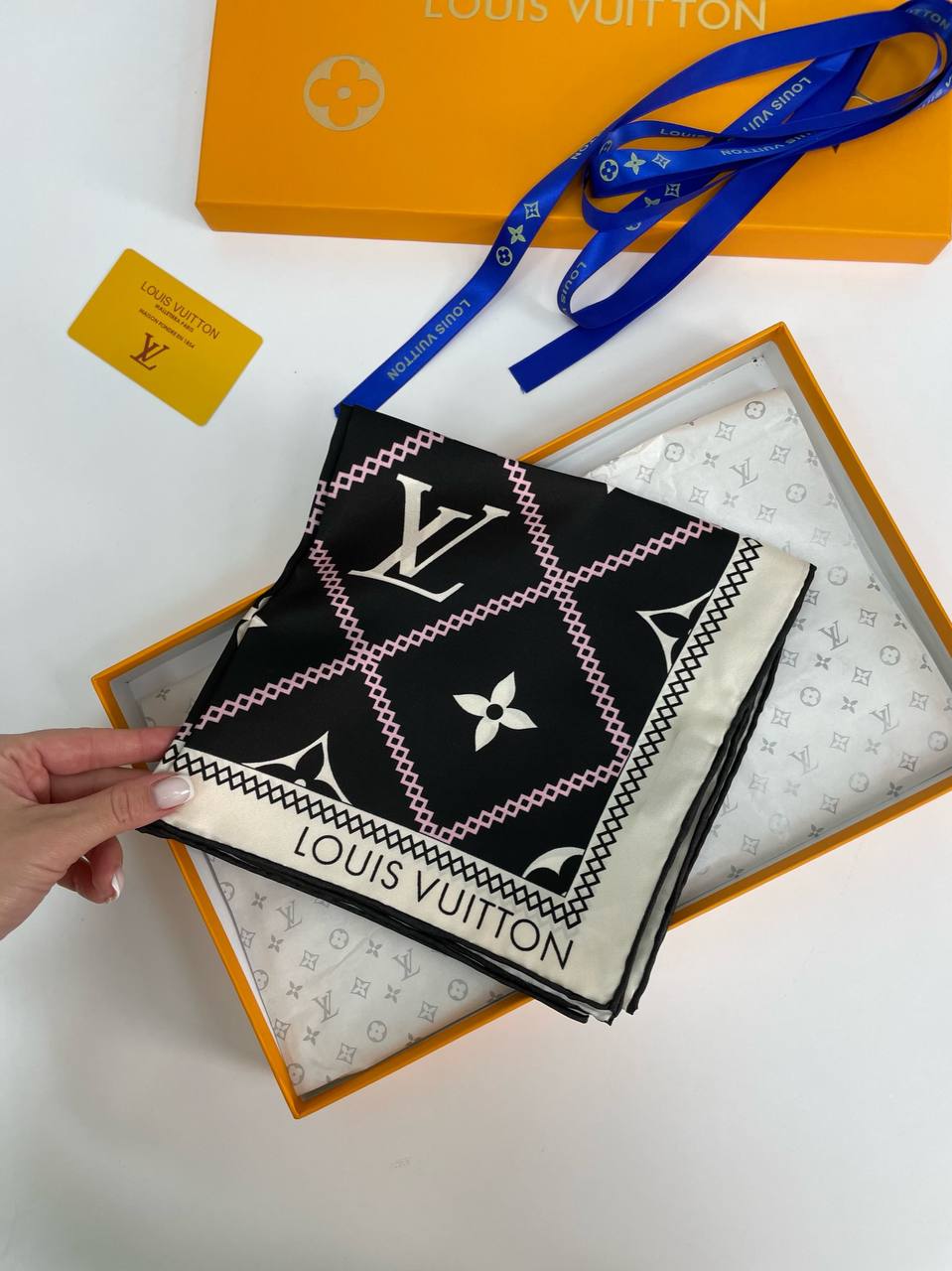 Платок Louis Vuitton Артикул BMS-89507